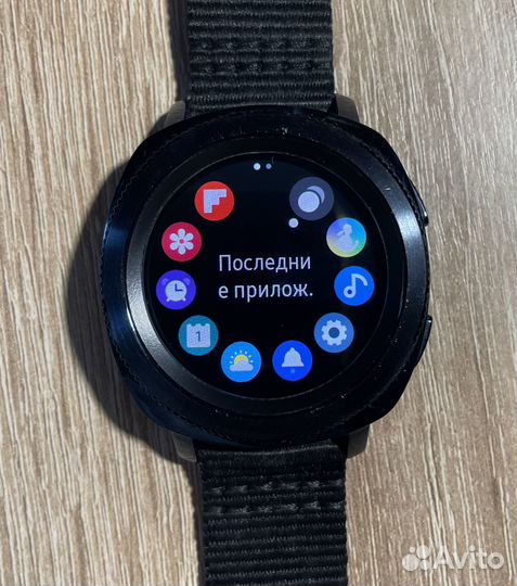 Смарт-часы Samsung Gear Sport