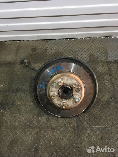 Кулак поворотный задний левый в сборе со ступицей