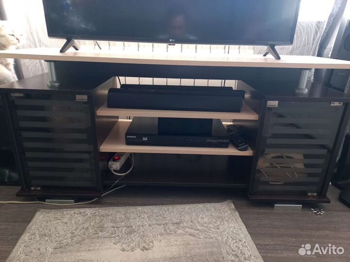 Продам тумбу под телевизор