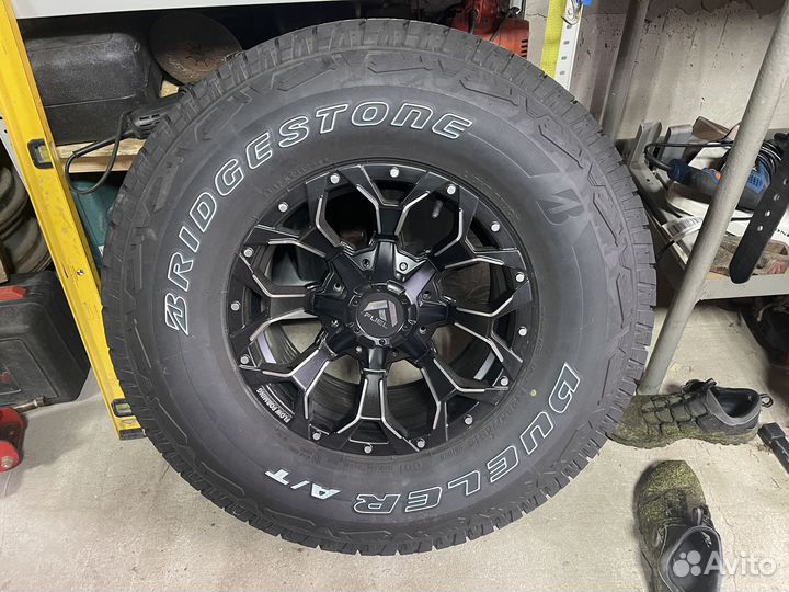 Bridgestone Dueler A/T 693 285/75 R16