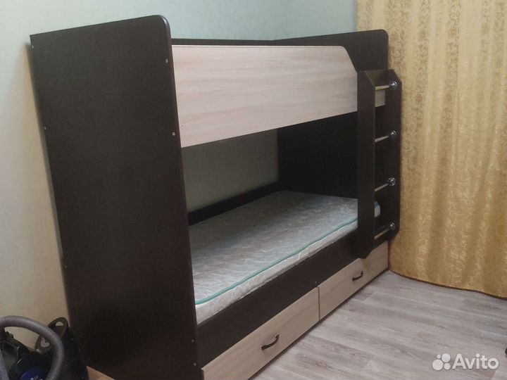 Двухъярусная кровать бу с матрасами