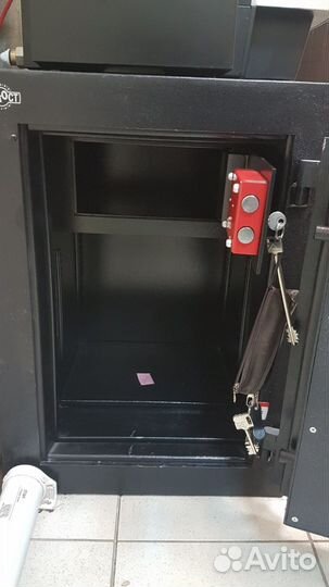 Сейф металлический