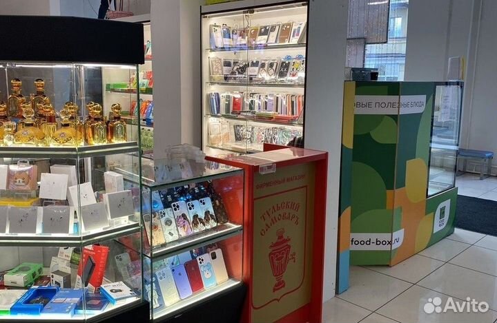 Торговый остров в ТЦ рядом с метро в центре города