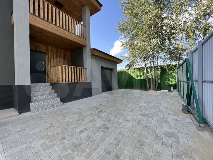 Коттедж 285 м² на участке 6,5 сот.