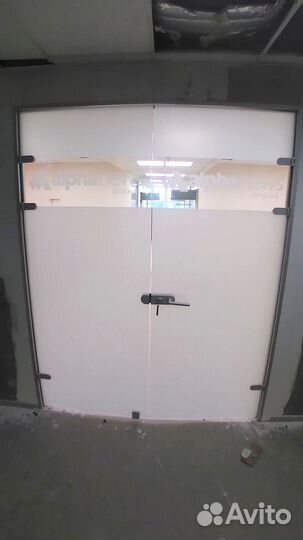 Дверь стеклянная межкомнатная