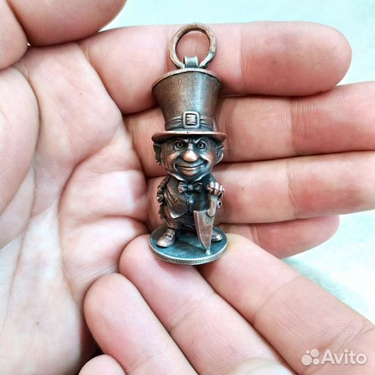 Брелок фигурка леприкон