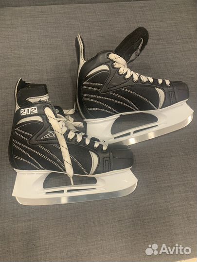 Коньки хоккейные