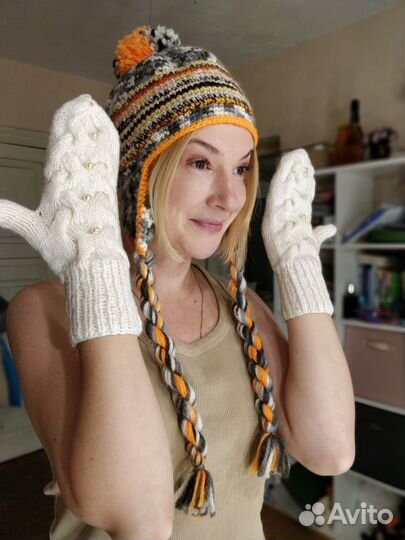 Шапка и варежки женские