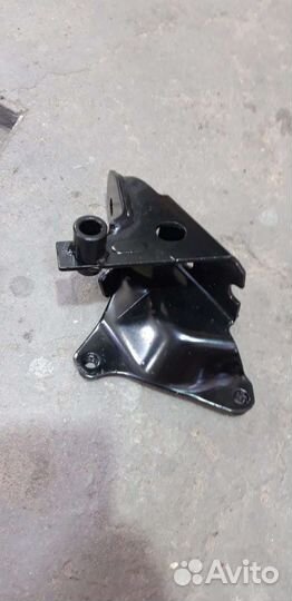 Кронштейн двигателя гольф 3
