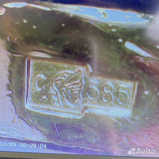 Золотое кольцо 585пр. вес: 2,19гр. размер: 18,9