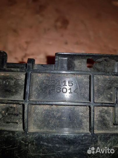 Toyota Направляющая переднего бампера toyota