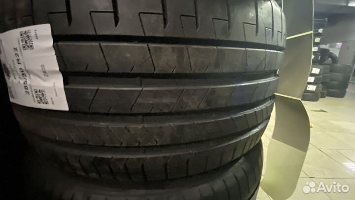 Pirelli P Zero PZ4 285/30 R22