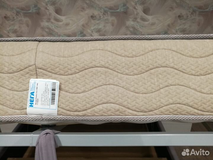 Кровать двухспальная с матрасом 140х190