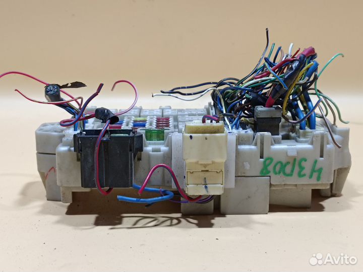 Блок предохранителей салонный Mitsubishi Outlander