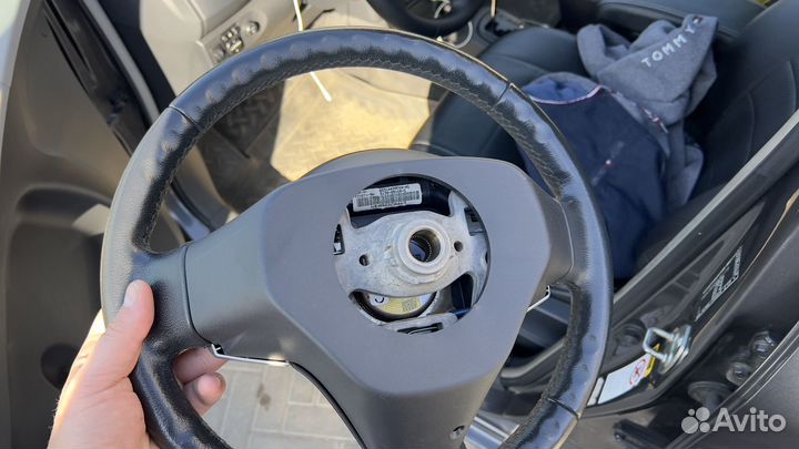 Руль toyota yaris 2 xp90