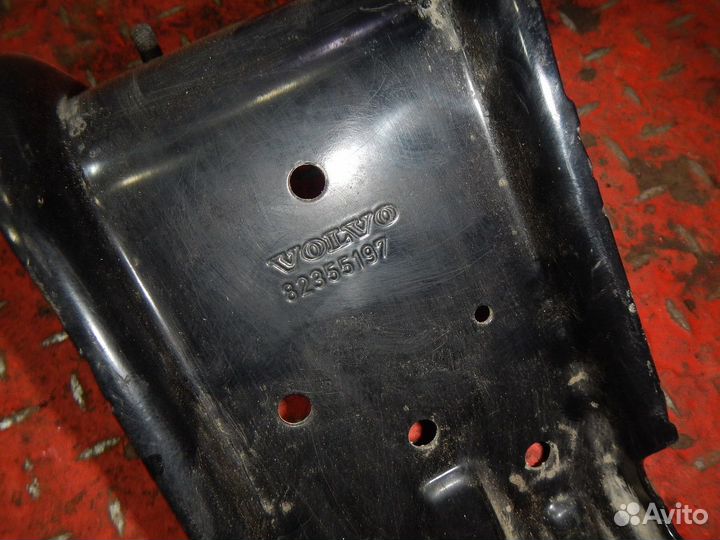 Кронштейн подножки Volvo FH 82355197