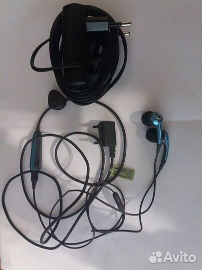 Зарядка и наушники оригинал Sony в Хабаровске