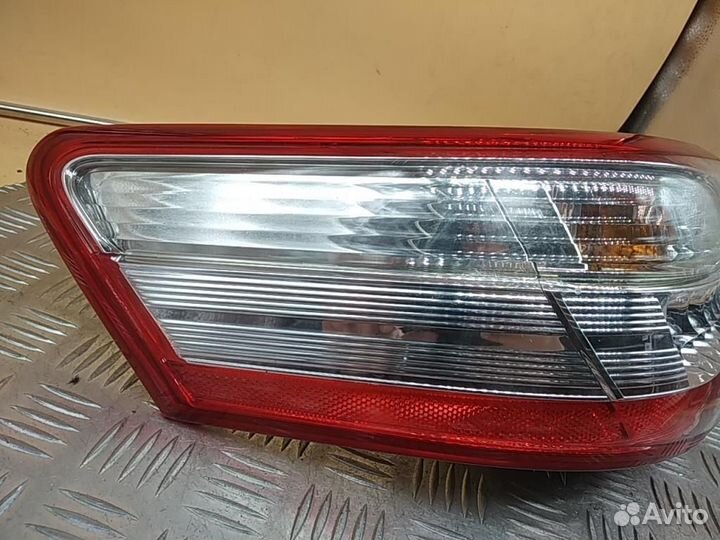 Фонарь задний наружный левый Toyota Camry