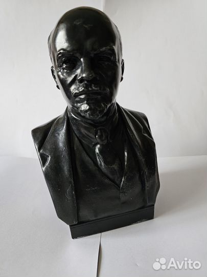 Бюст В. И. Ленин