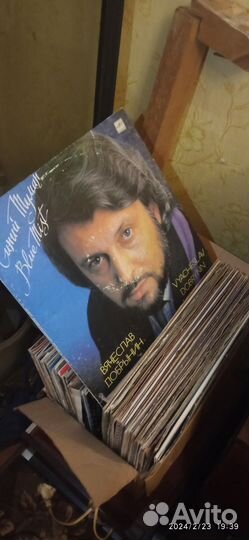 Виниловый проигрыватель, пластинки, радиоприемники