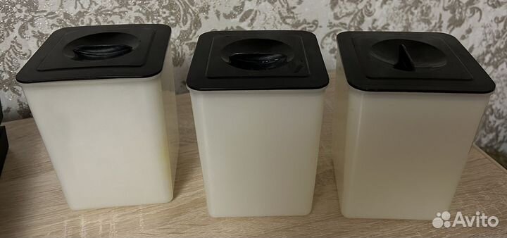 Набор пластиковых контейнеров