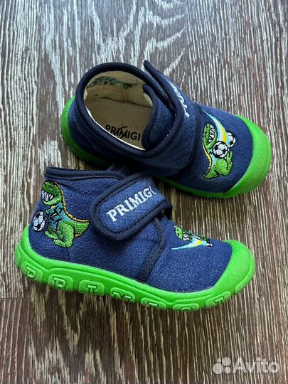 Кроссовки на мальчика 24р