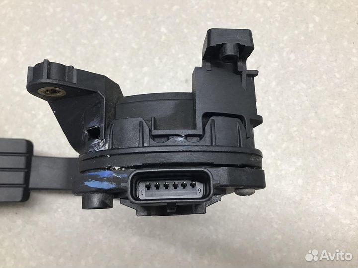 Педаль газа Renault Logan II 2014