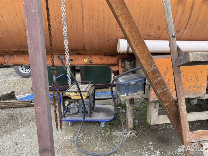 Полуприцеп бензовоз Нефаз 96742-10, 2003