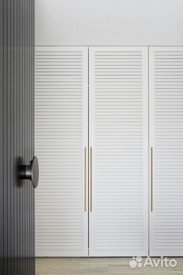 Встроенные шкафы с жалюзийными фасадами