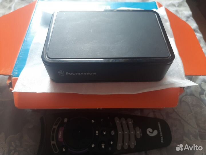 Тв приставка Ростелеком и роутер