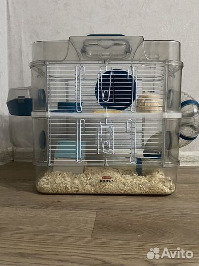 Хомяки вместе с клеткой
