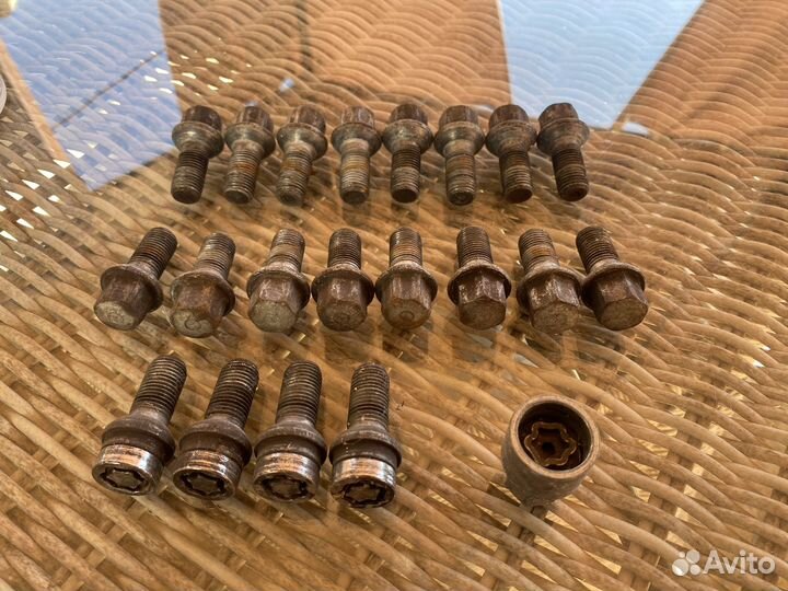 Болты колесные с секретками M14*1,5 Mercedes