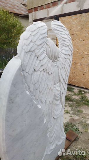 Памятник,скульптура из белого мрамора