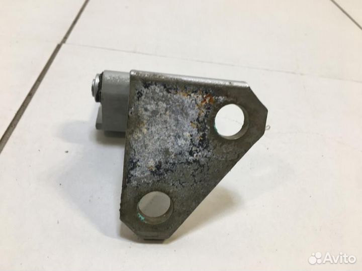 Петля двери передней правой верхняя Volkswagen Pas