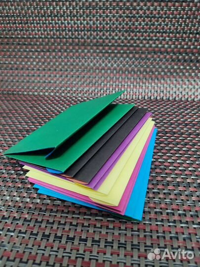 Цветные бумажные конверты