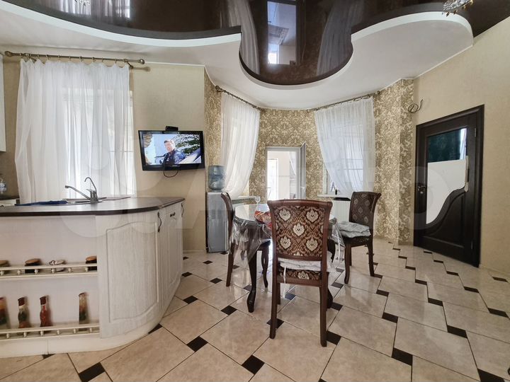 Дом 339,5 м² на участке 8,5 сот.