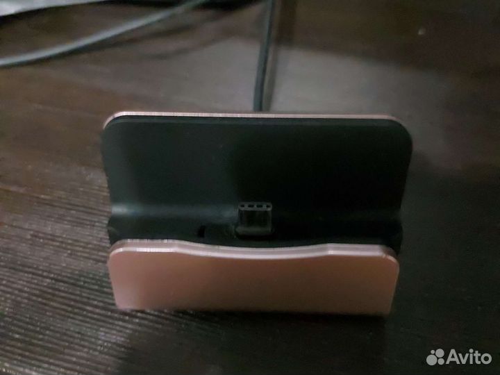 Подставка для телефона с зарядкой