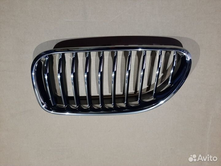 Декоративная решетка ноздря BMW 6 серии