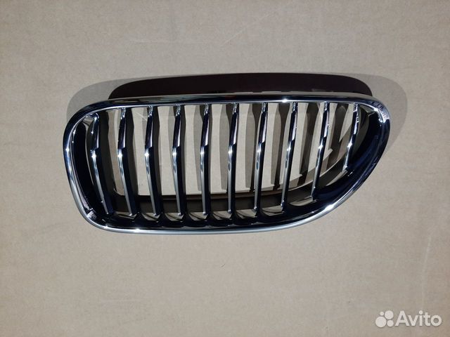 Декоративная решетка ноздря BMW 6 серии