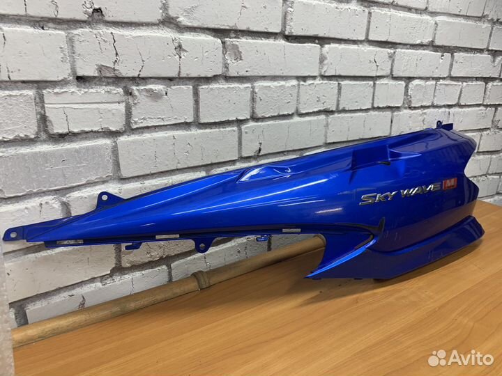 Боковина верхняя (L) Suzuki SkyWave AN250/400 ck44