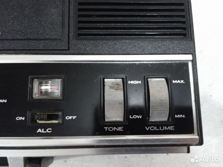 Магнитофон катушечный из 70х годов