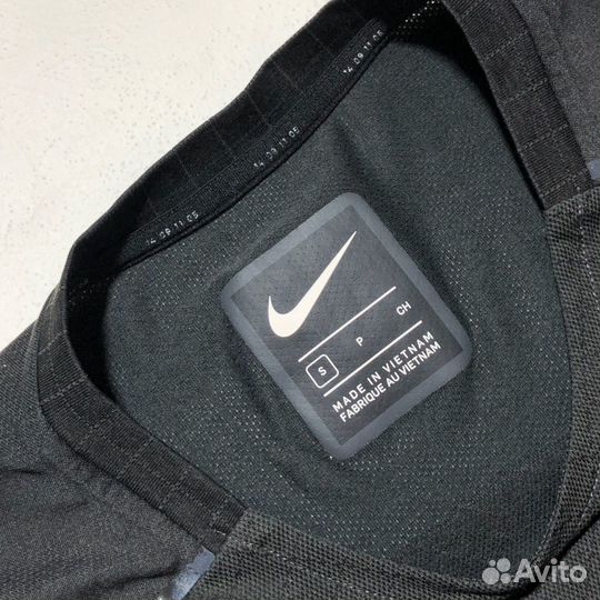 Спортивная футболка Nike