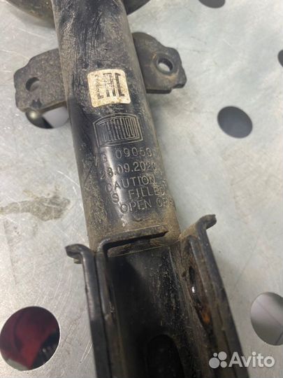 Амортизатор передний Renault Duster