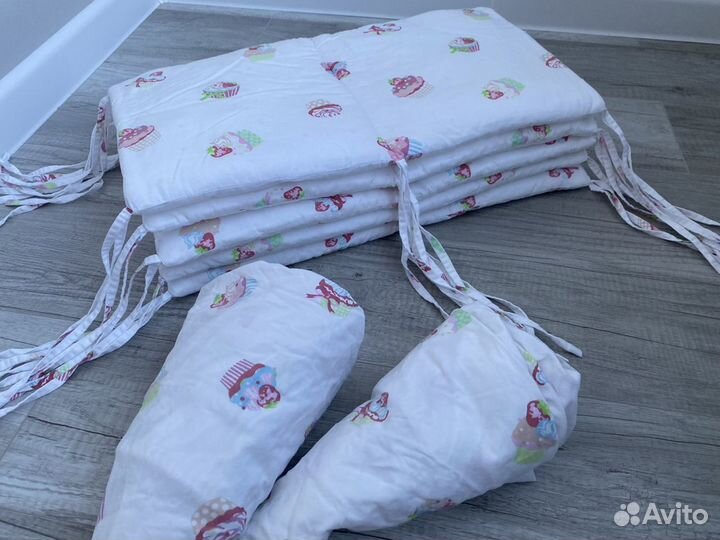 Бортики в кроватку (+2 простыни)