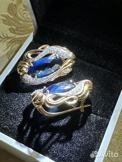Продам золотые серьги