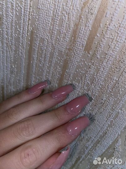 Модель на ногти