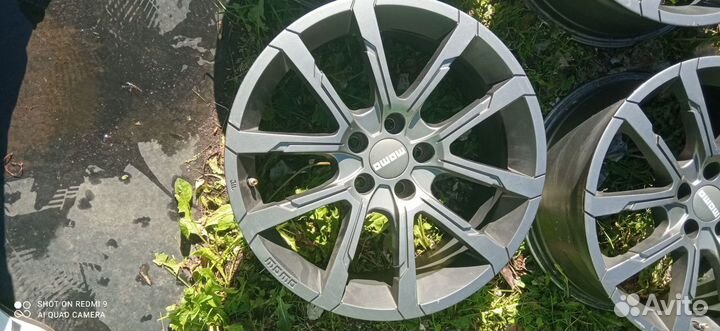 Комплект дисков Momo R17 5x105