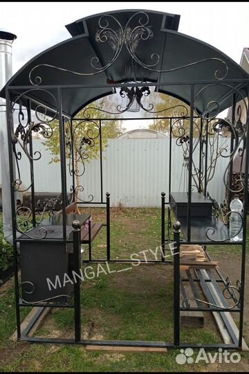 Мангал с крышей