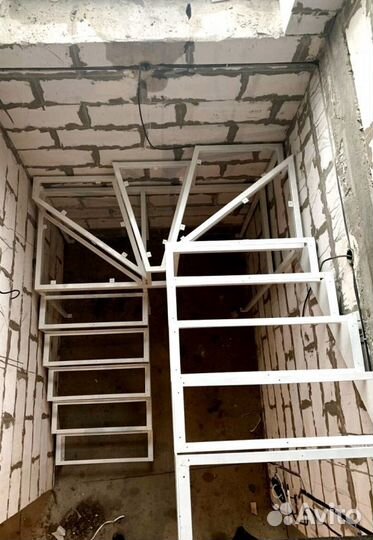 Лестница г-образная на дачу