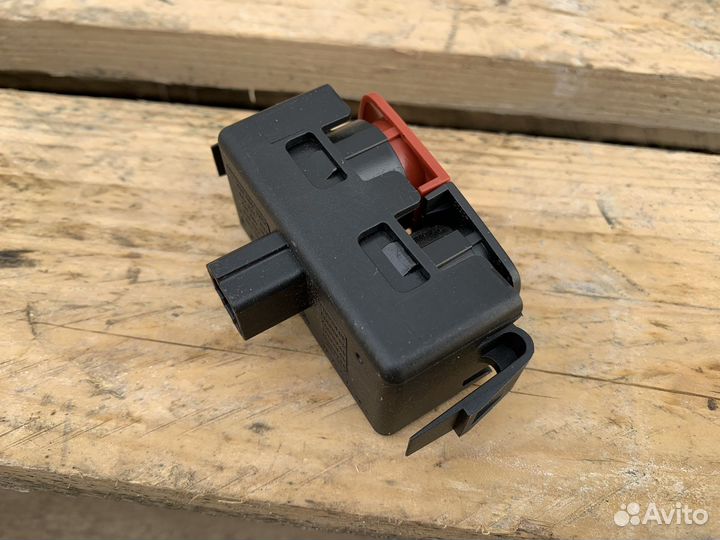 Кнопка аварийной сигнализации Рено Флюенс Меган 3